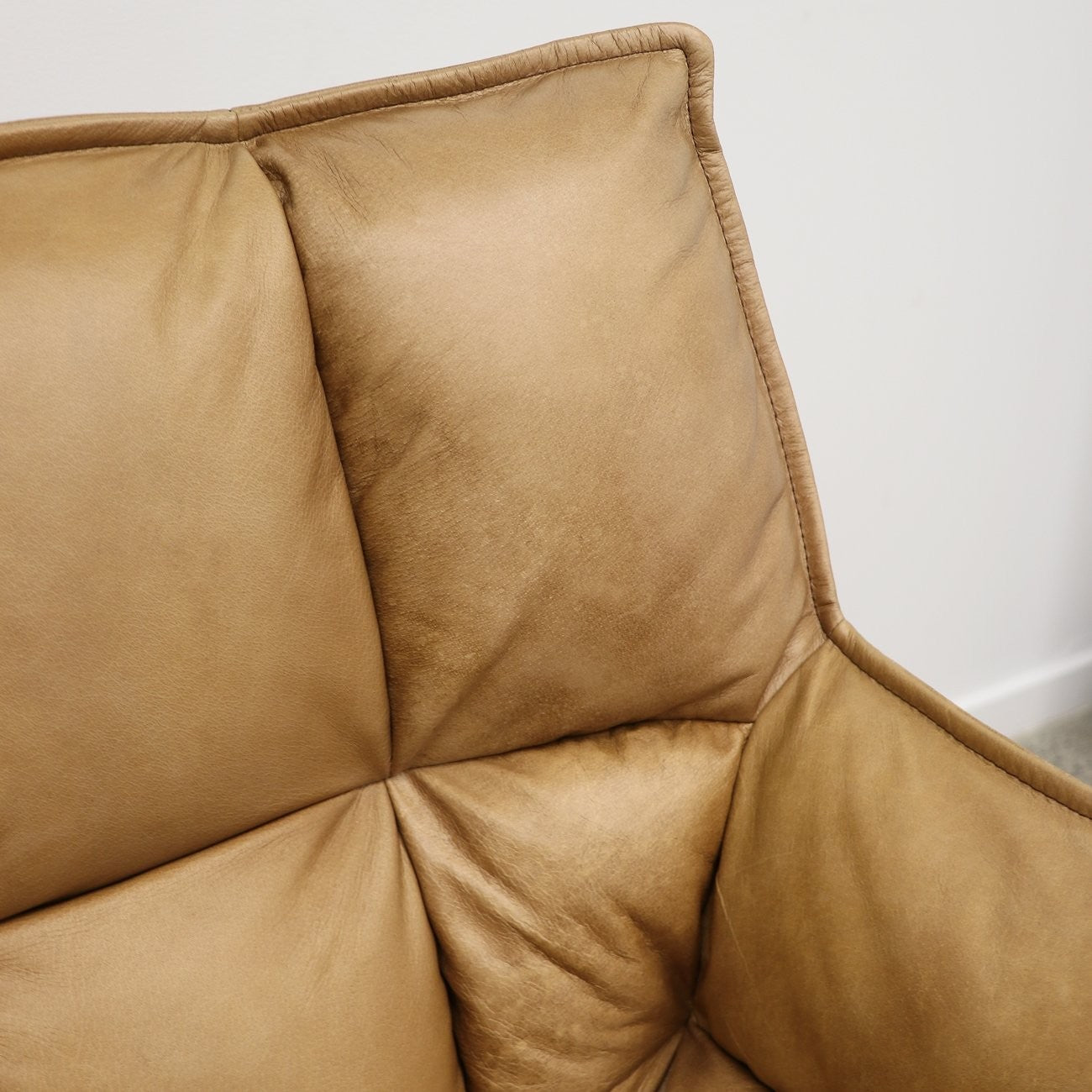 Michigan Swivel Chair - Tan Leather